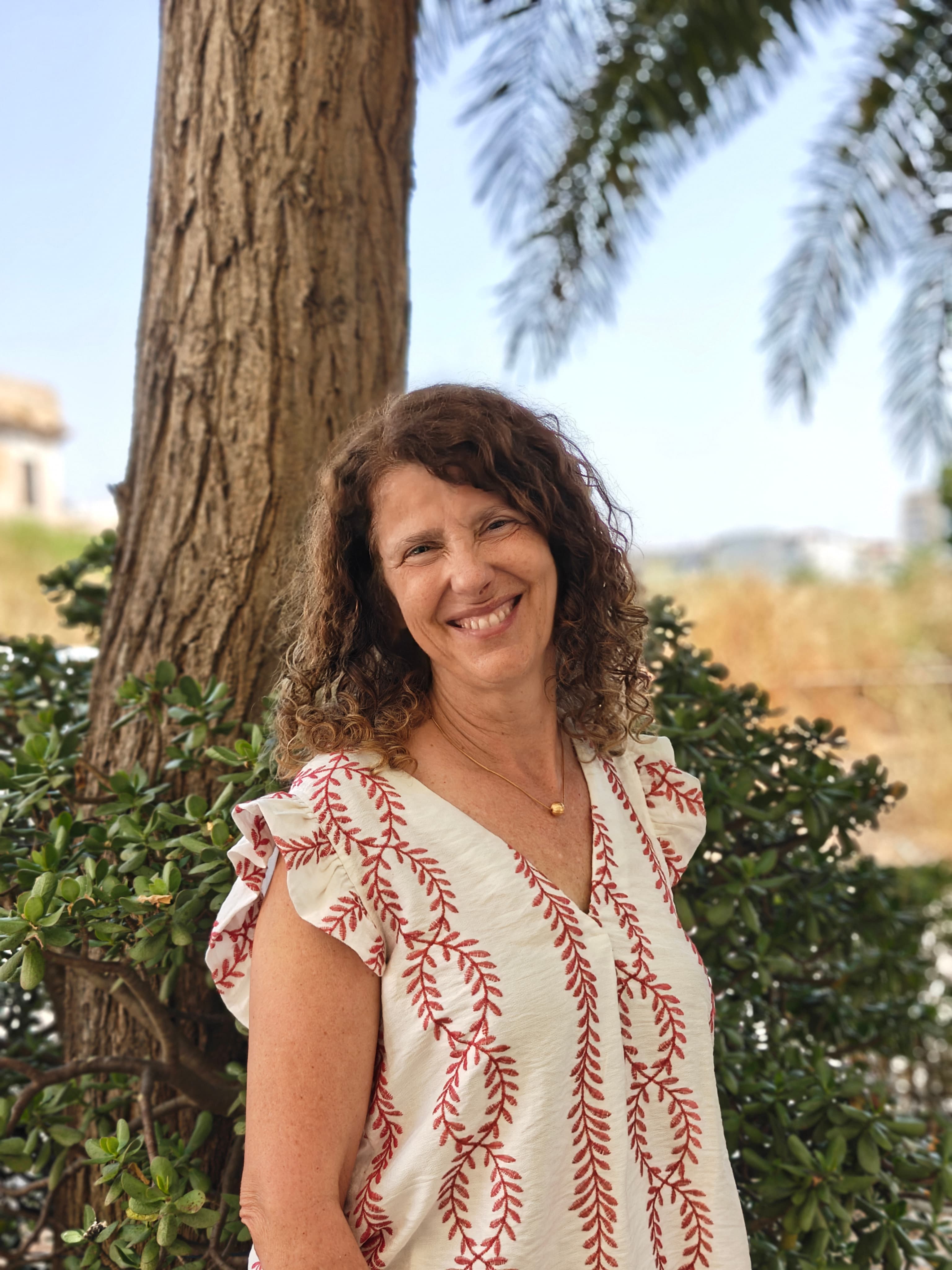 Ana, Comunicação na Flores à Beira-Rio